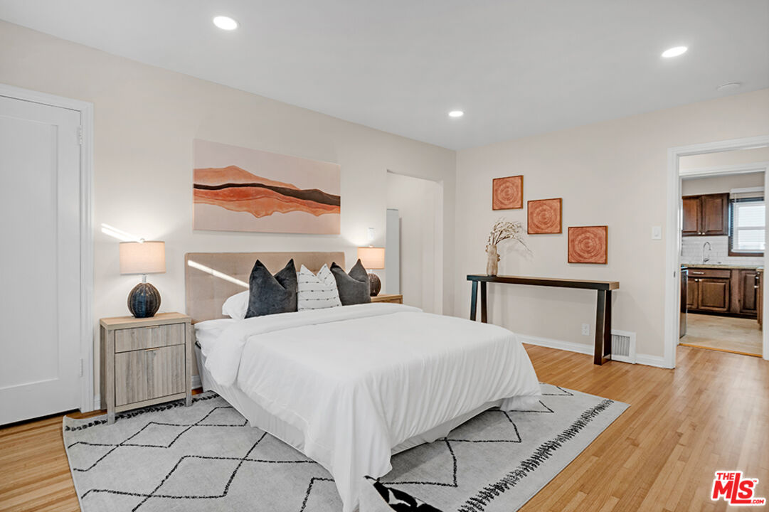 Los Angeles, California, 90025, United States, 5 Bedrooms Bedrooms, ,4 BathroomsBathrooms,Residential,For Sale,1934353