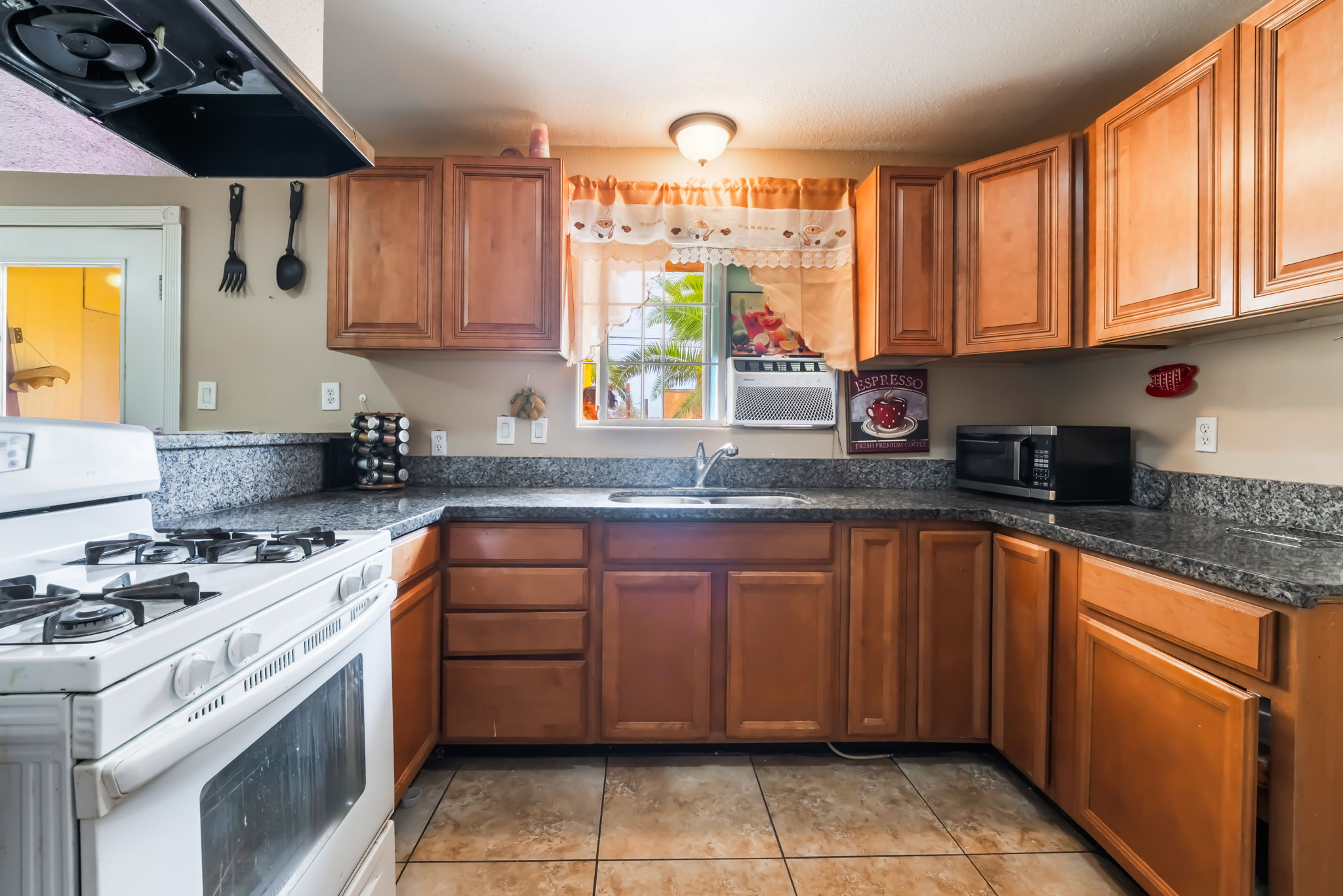 Las Vegas, Nevada, 89104, United States, 4 Bedrooms Bedrooms, ,2 BathroomsBathrooms,Residential,For Sale,1924151
