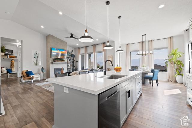 Herriman, Utah, 84096, United States, 3 Bedrooms Bedrooms, ,3 BathroomsBathrooms,Residential,For Sale,1984450