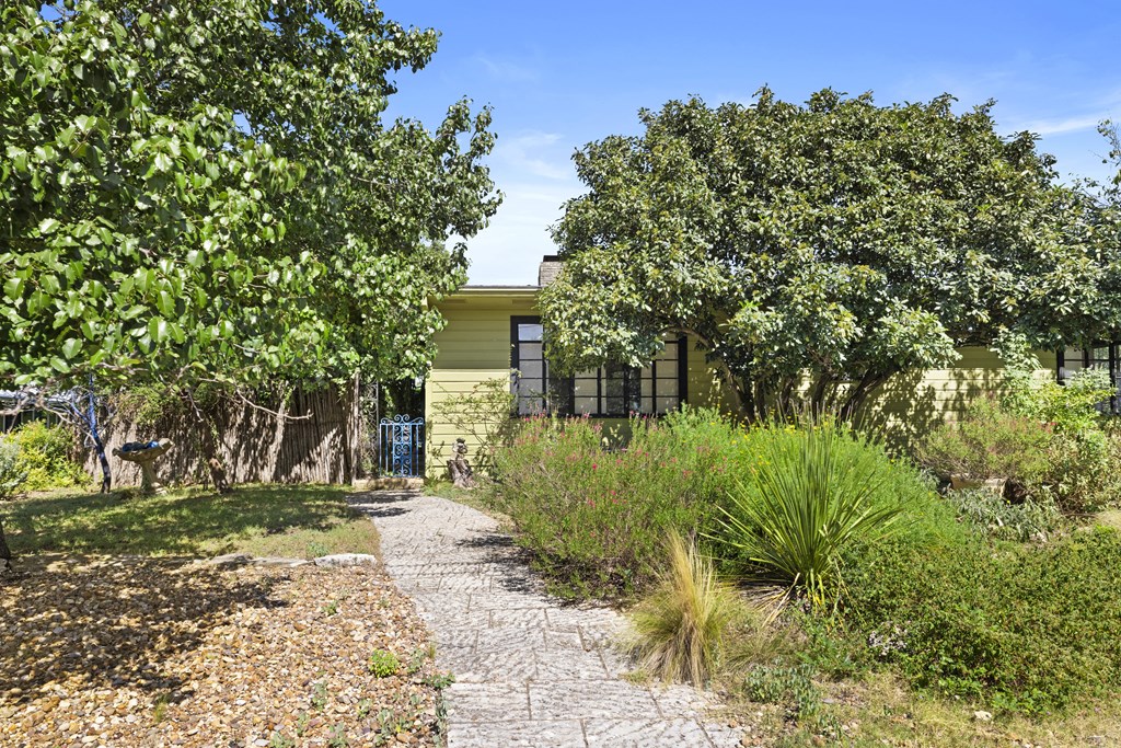 Kerrville, Texas, 78028, United States, 3 Bedrooms Bedrooms, ,2 BathroomsBathrooms,Residential,For Sale,1935754