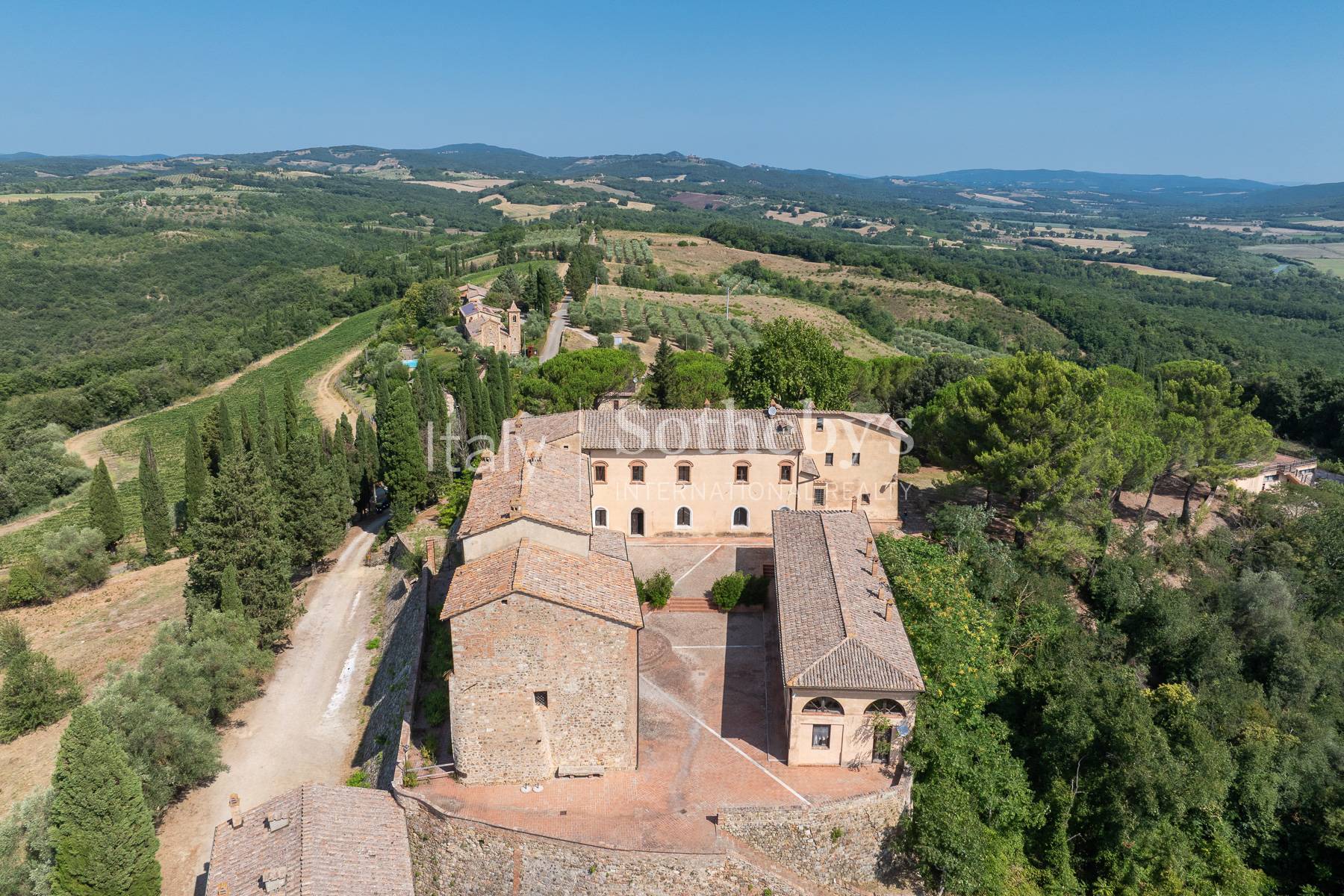  Castle with Approved Restoration Project near Montalcino - 物件實景