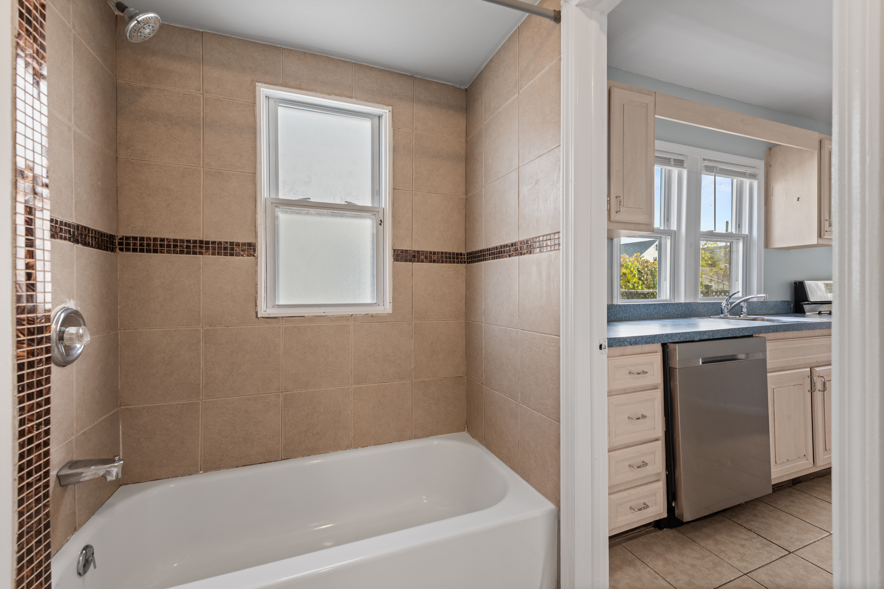 West Haven, Connecticut, 06516, United States, 5 Bedrooms Bedrooms, ,4 BathroomsBathrooms,Residential,For Sale,1991018