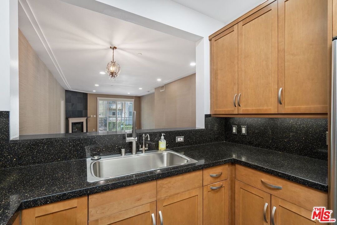West Hollywood, California, 90048, United States, 2 Bedrooms Bedrooms, ,3 BathroomsBathrooms,Residential,For Sale,1762053