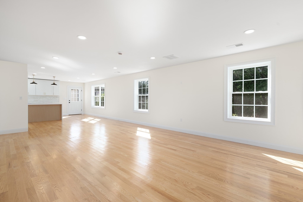 Attleboro, Massachusetts, 02703, United States, 3 Bedrooms Bedrooms, ,3 BathroomsBathrooms,Residential,For Sale,1908600