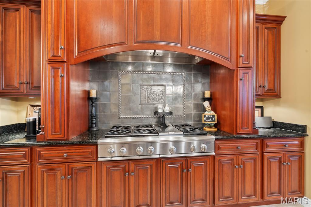 Charleston, Missouri, 63834, United States, 4 Bedrooms Bedrooms, ,6 BathroomsBathrooms,Residential,For Sale,1974839