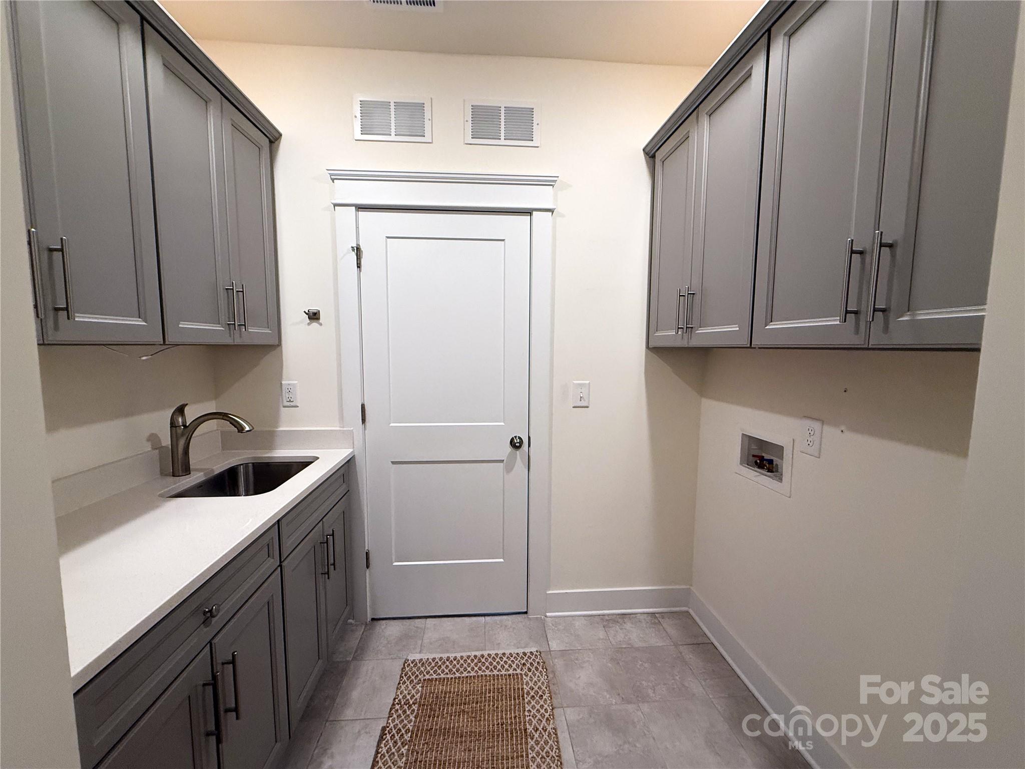 Huntersville, North Carolina, 28078, United States, 6 Bedrooms Bedrooms, ,5 BathroomsBathrooms,Residential,For Sale,1988370