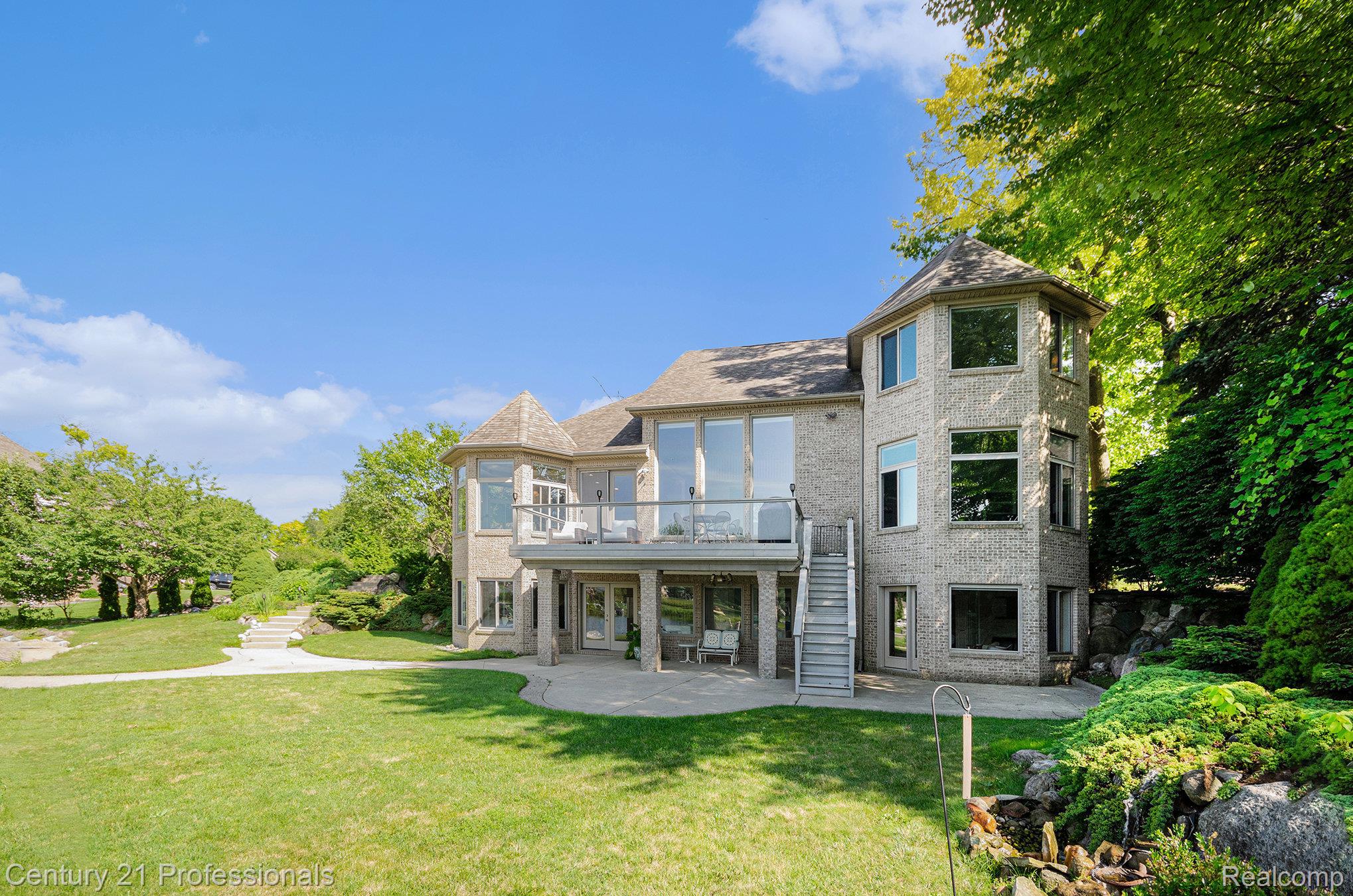 WhiteLake, Michigan, 48386, United States, 4 Bedrooms Bedrooms, ,4 BathroomsBathrooms,Residential,For Sale,1895235