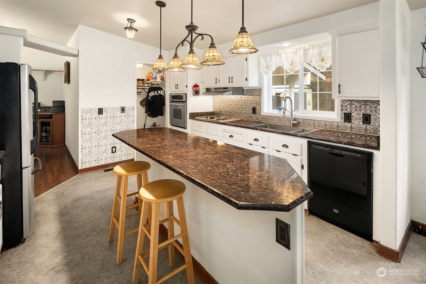 Easton, Washington, 98925, United States, 3 Bedrooms Bedrooms, ,3 BathroomsBathrooms,Residential,For Sale,1912346