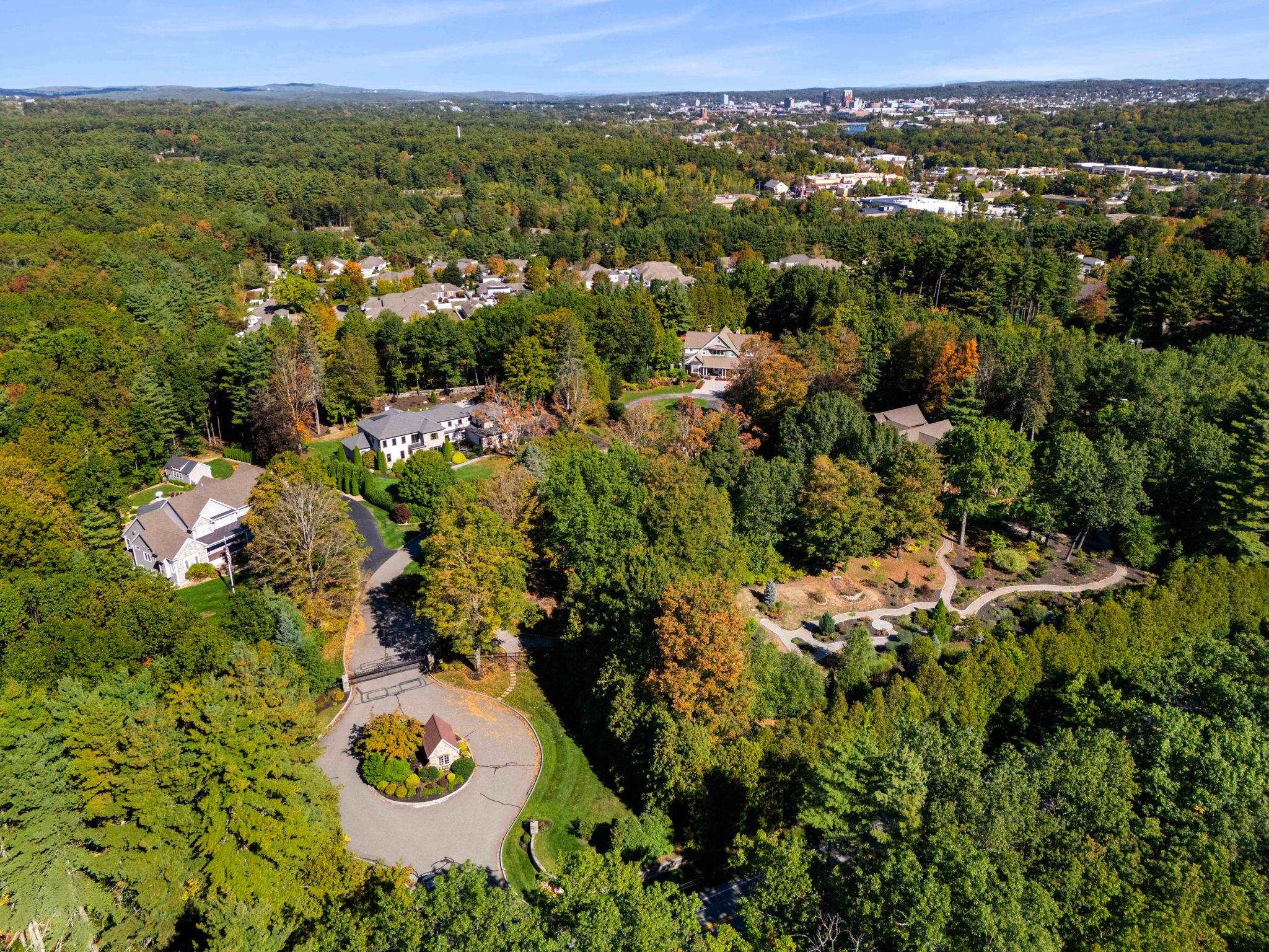 Bedford, New Hampshire, 03110, United States, 4 Bedrooms Bedrooms, ,5 BathroomsBathrooms,Residential,For Sale,1991015