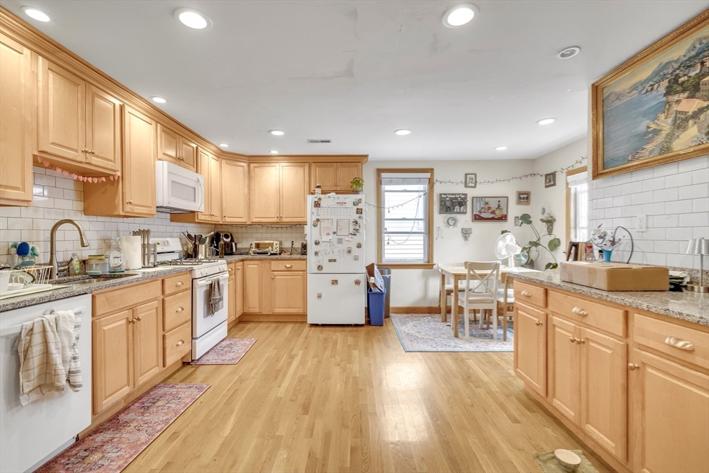 Cambridge, Massachusetts, 02139, United States, 22 Bedrooms Bedrooms, ,9 BathroomsBathrooms,Residential,For Sale,1903632