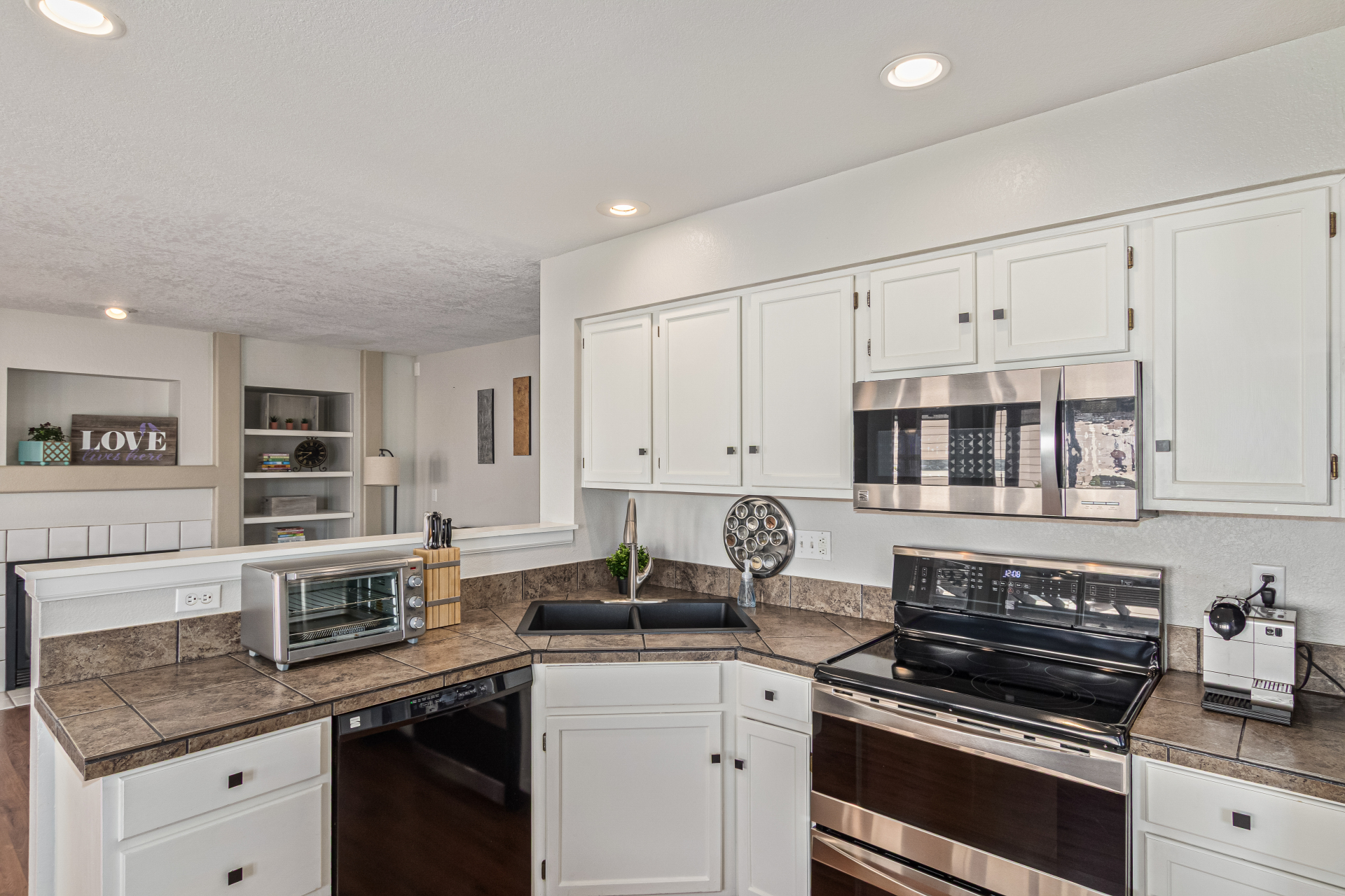 Highlands Ranch, Colorado, 80129, United States, 4 Bedrooms Bedrooms, ,2 BathroomsBathrooms,Residential,For Sale,1987309