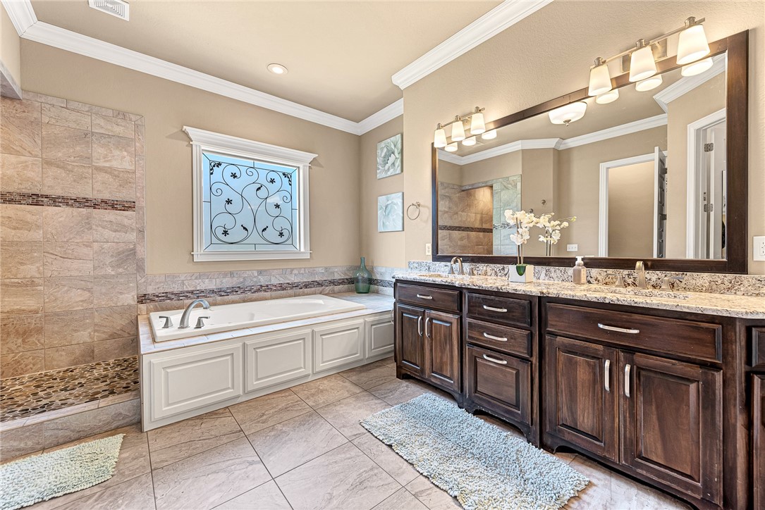 Centerton, Arkansas, 72719, United States, 5 Bedrooms Bedrooms, ,5 BathroomsBathrooms,Residential,For Sale,1992149