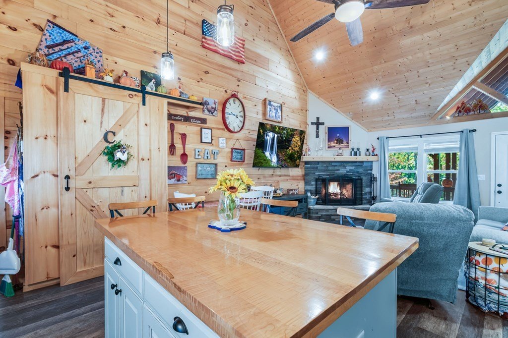 Blairsville, Georgia, 30512, United States, 3 Bedrooms Bedrooms, ,3 BathroomsBathrooms,Residential,For Sale,1979899