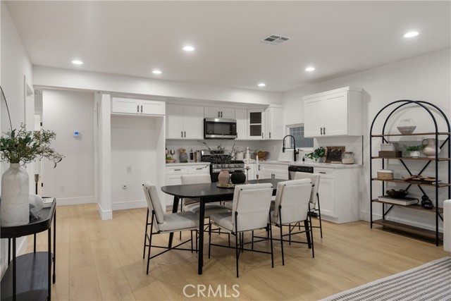 Los Angeles, California, 90016, United States, 7 Bedrooms Bedrooms, ,4 BathroomsBathrooms,Residential,For Sale,2006149