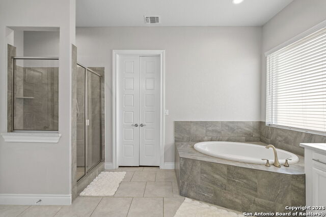 San Antonio, Texas, 78261, United States, 5 Bedrooms Bedrooms, ,5 BathroomsBathrooms,Residential,For Sale,1827097