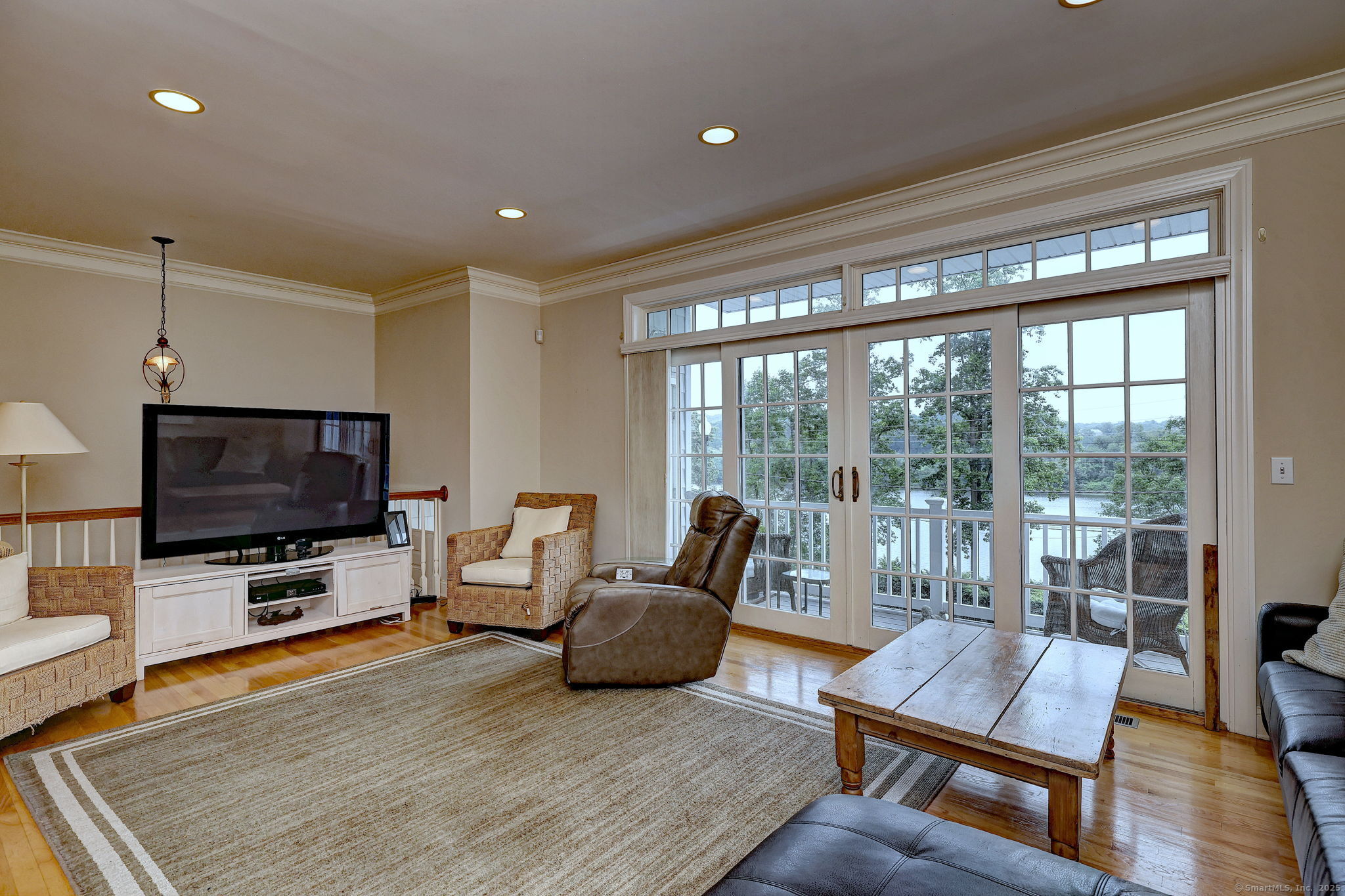 Shelton, Connecticut, 06484, United States, 2 Bedrooms Bedrooms, ,3 BathroomsBathrooms,Residential,For Sale,1933368