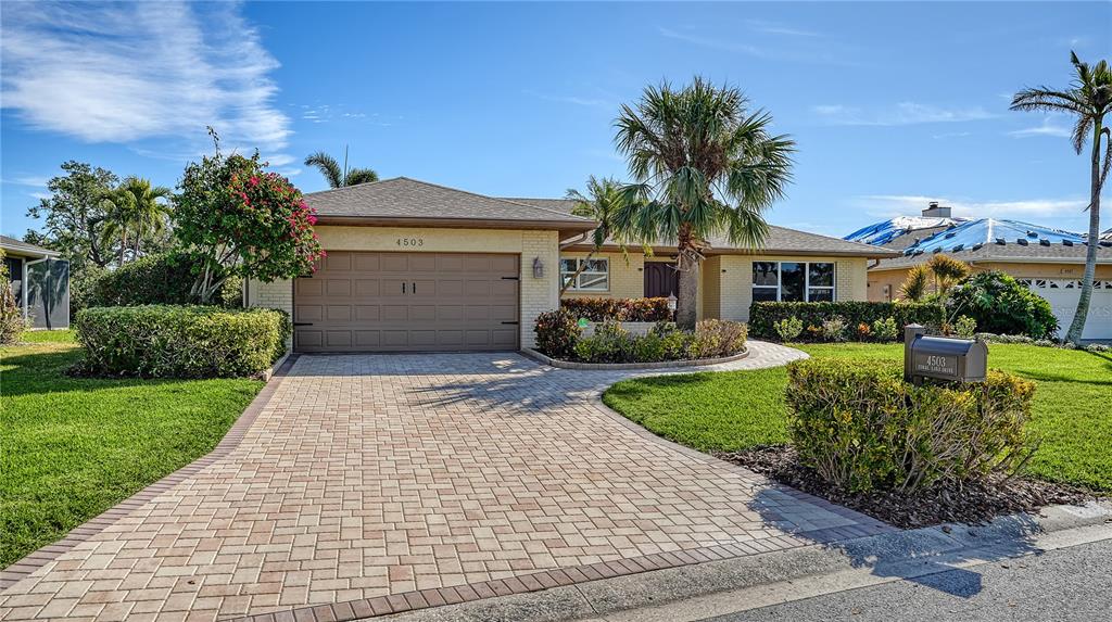 Bradenton, Florida, 34210, United States, 3 Bedrooms Bedrooms, ,2 BathroomsBathrooms,Residential,For Sale,1957049