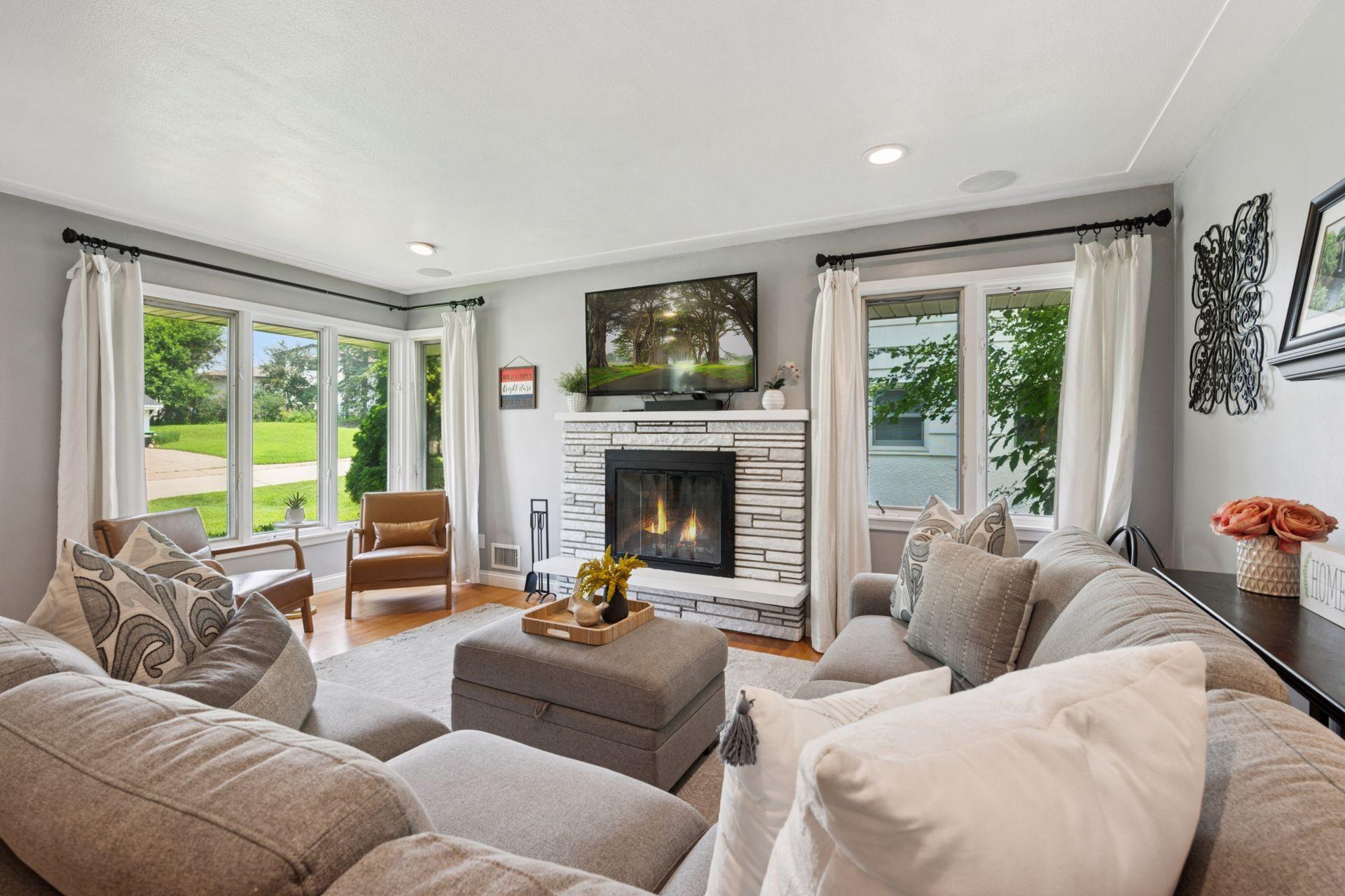 Edina, Minnesota, 55435, United States, 4 Bedrooms Bedrooms, ,3 BathroomsBathrooms,Residential,For Sale,1907442