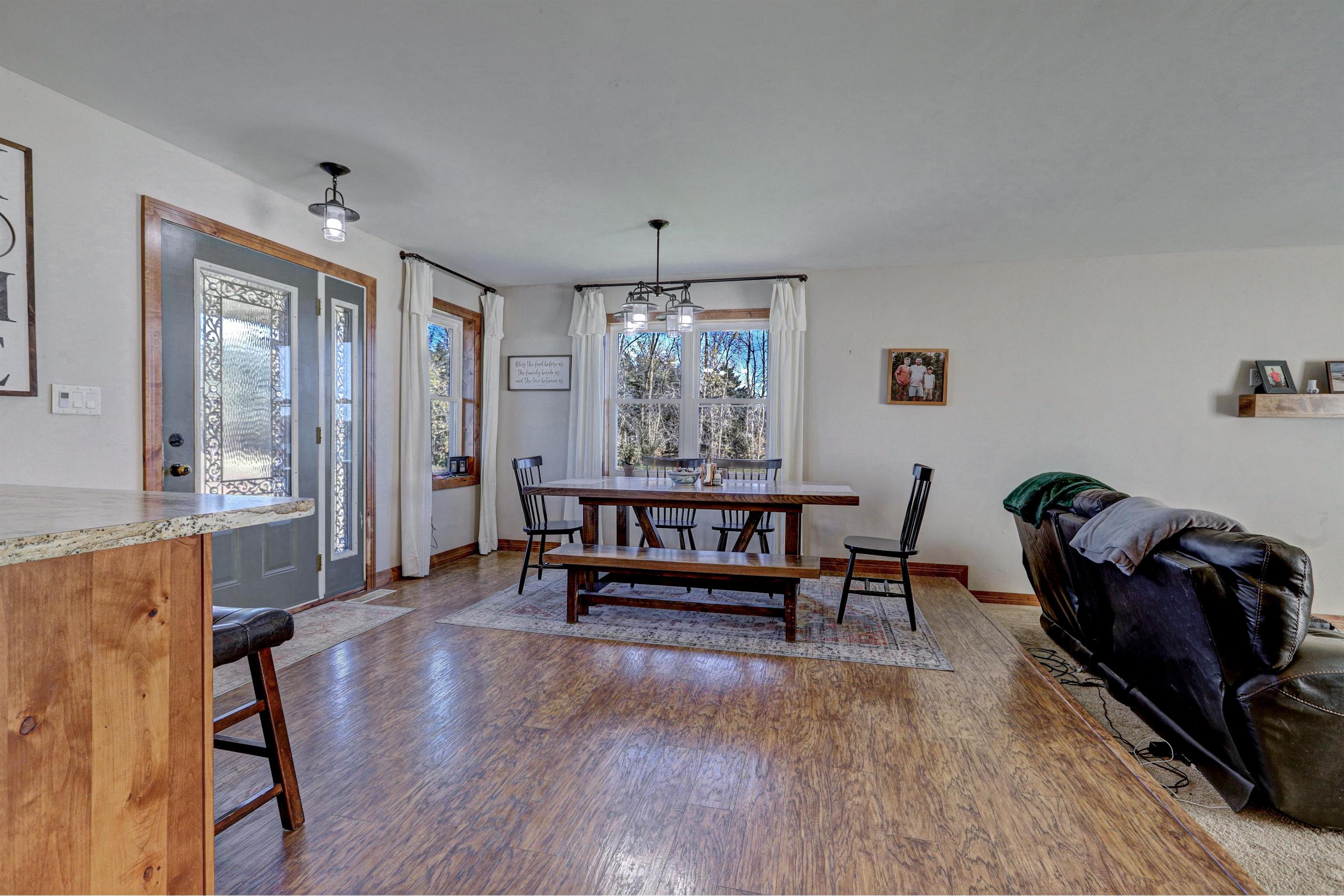 Pulaski, Wisconsin, 54162, United States, 3 Bedrooms Bedrooms, ,3 BathroomsBathrooms,Residential,For Sale,1975627