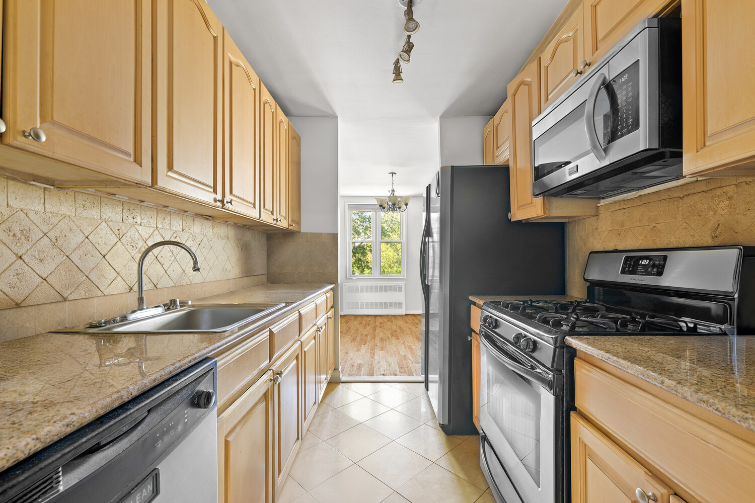 New York City, New York, 11374, United States, 2 Bedrooms Bedrooms, ,2 BathroomsBathrooms,Residential,For Sale,1948946