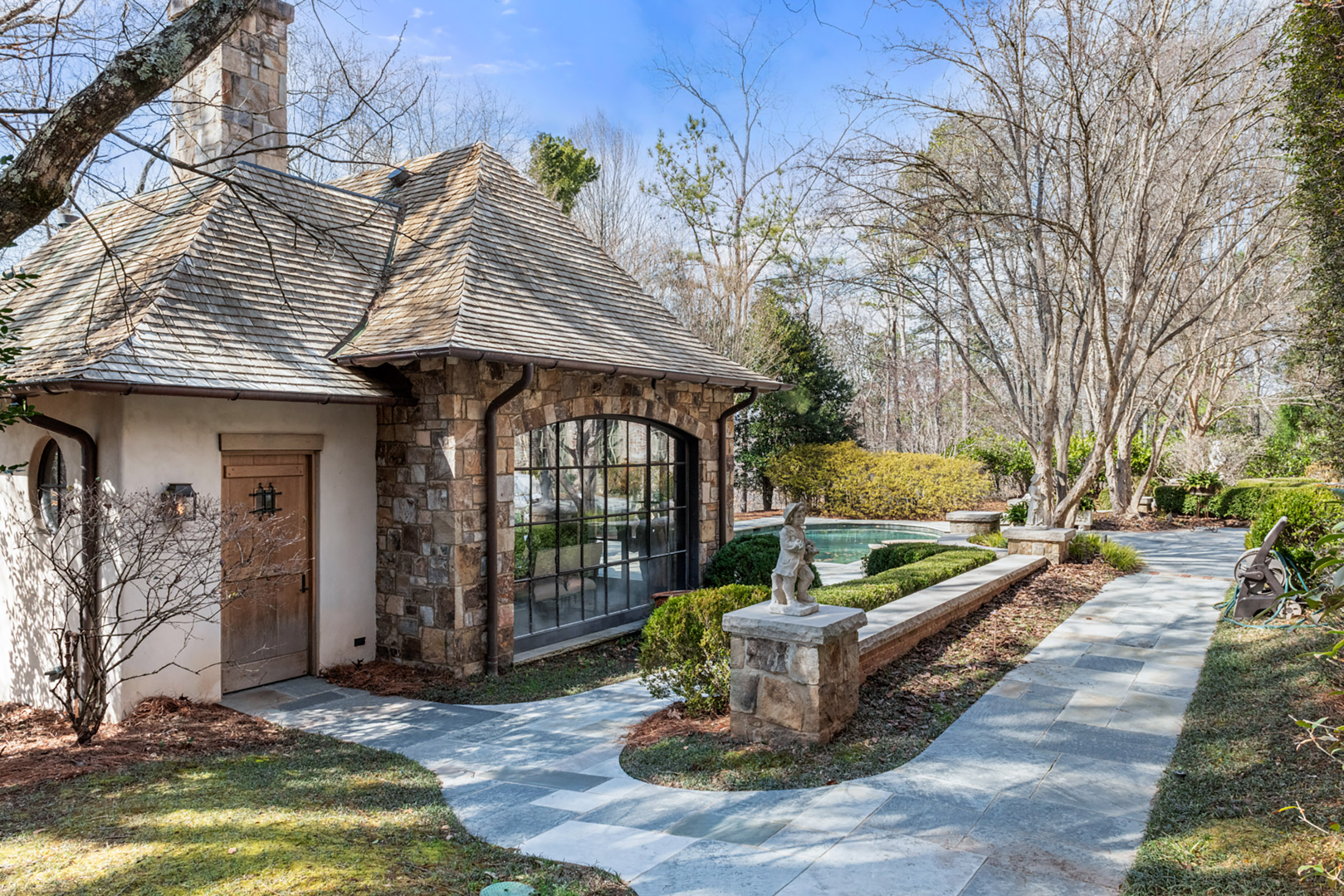  Magnificent Buckhead Home on 2.2+/- Acres with Pool and Pool House - 物件實景