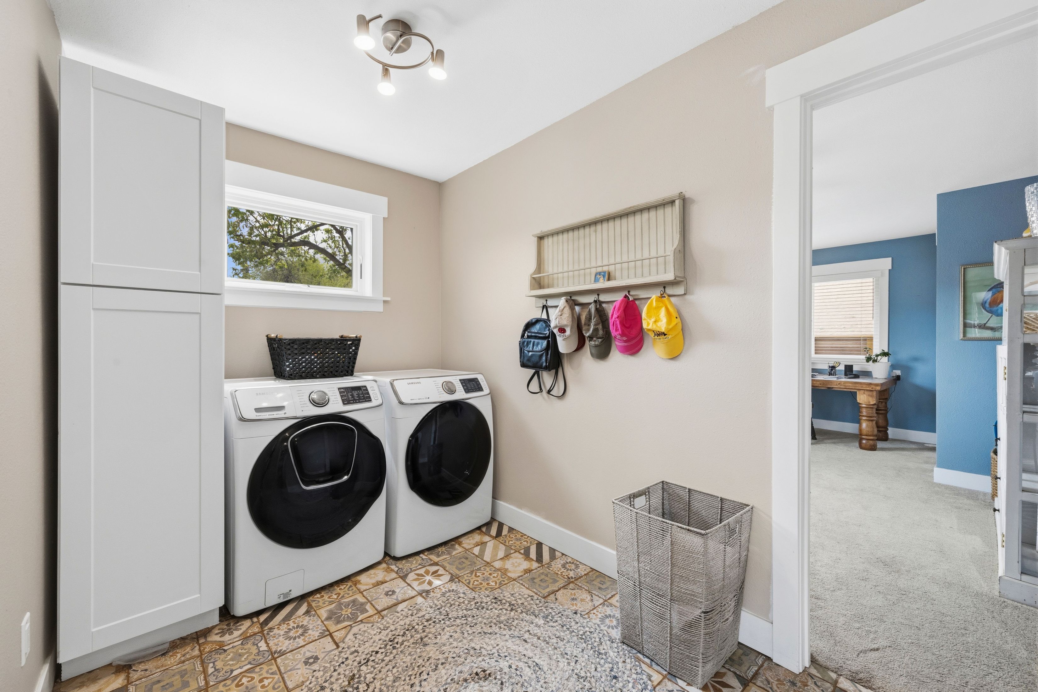  Beautifully Updated Raised Ranch, Perfectly Positioned to Capture Views - 物件實景