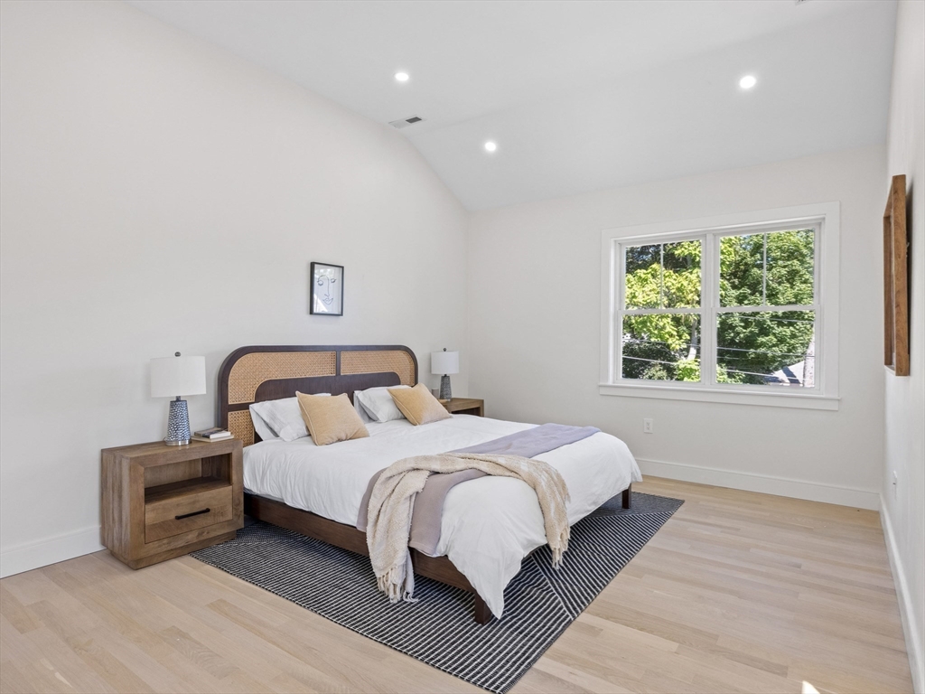 Wakefield, Massachusetts, 01880, United States, 4 Bedrooms Bedrooms, ,5 BathroomsBathrooms,Residential,For Sale,1938527