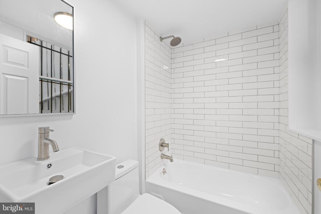 Washington, District of Columbia, 20003, United States, 3 Bedrooms Bedrooms, ,4 BathroomsBathrooms,Residential,For Sale,2048828