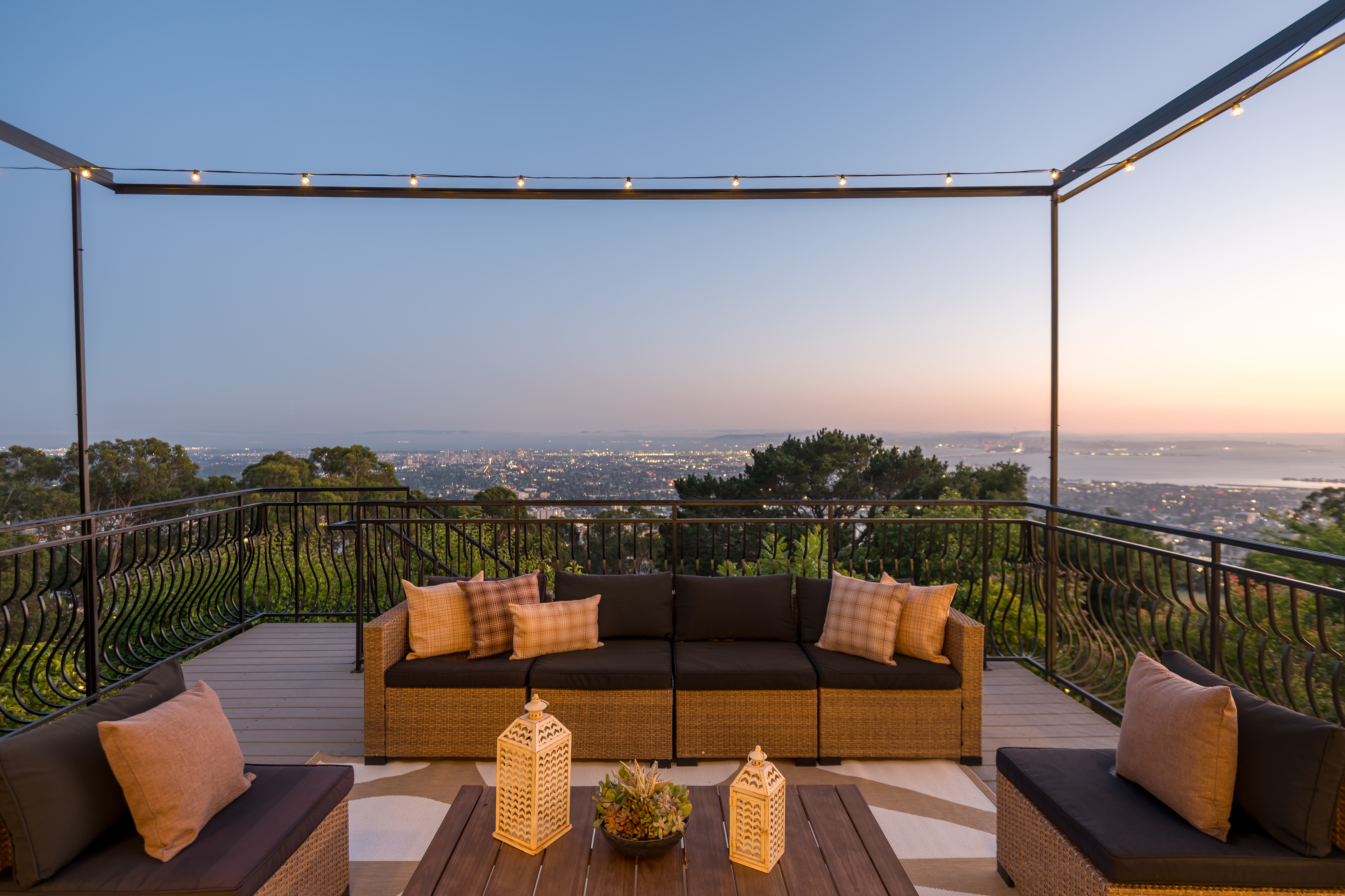  A Mediterranean Retreat Above the Bay - 物件實景