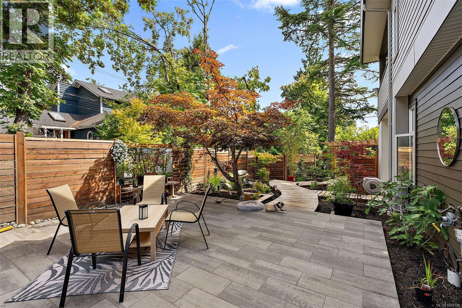 CENTRAL SAANICH, British Columbia, V8M 2G2, CA, 3 Bedrooms Bedrooms, ,4 BathroomsBathrooms,Residential,For Sale,1907005