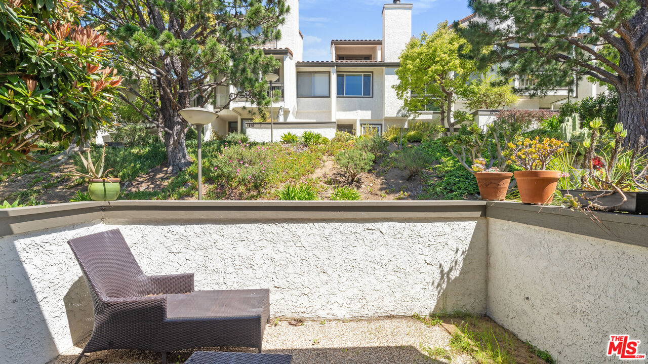 Pacific Palisades, California, 90272, United States, 2 Bedrooms Bedrooms, ,3 BathroomsBathrooms,Residential,For Sale,1950825