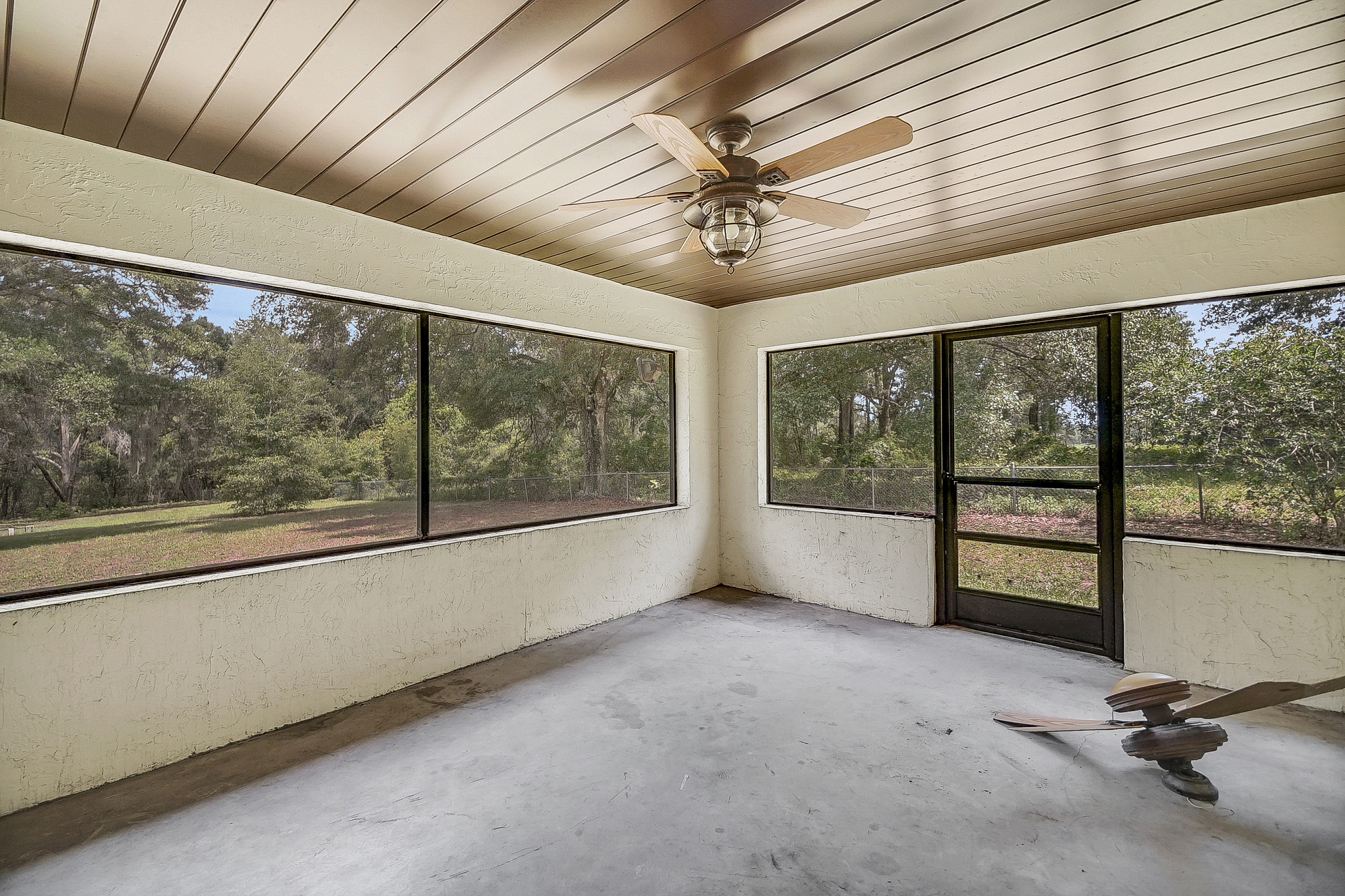 Lady Lake, Florida, 32159, United States, 4 Bedrooms Bedrooms, ,2 BathroomsBathrooms,Residential,For Sale,1873535