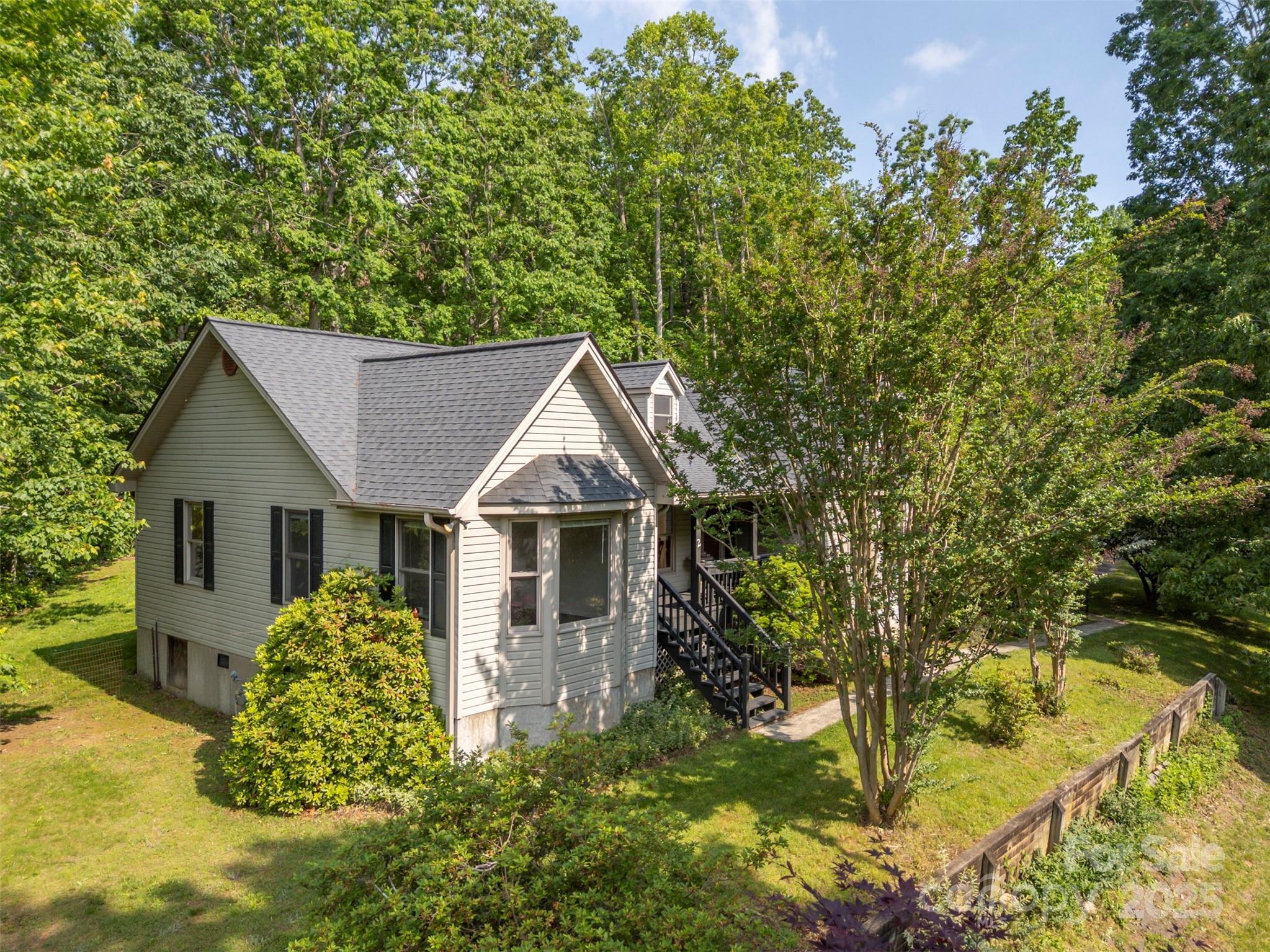 Zirconia, North Carolina, 28790, United States, 3 Bedrooms Bedrooms, ,2 BathroomsBathrooms,Residential,For Sale,1827884
