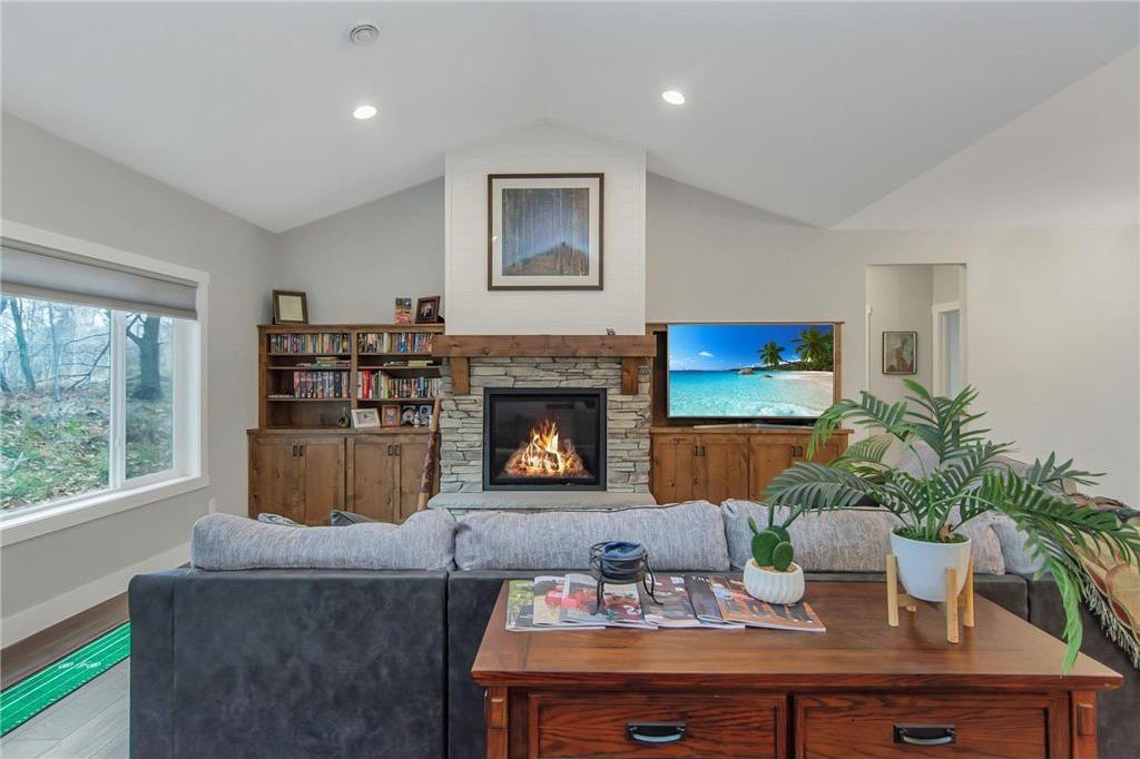 East Gull Lake, Minnesota, 56401, United States, 3 Bedrooms Bedrooms, ,1 BathroomBathrooms,Residential,For Sale,1928122