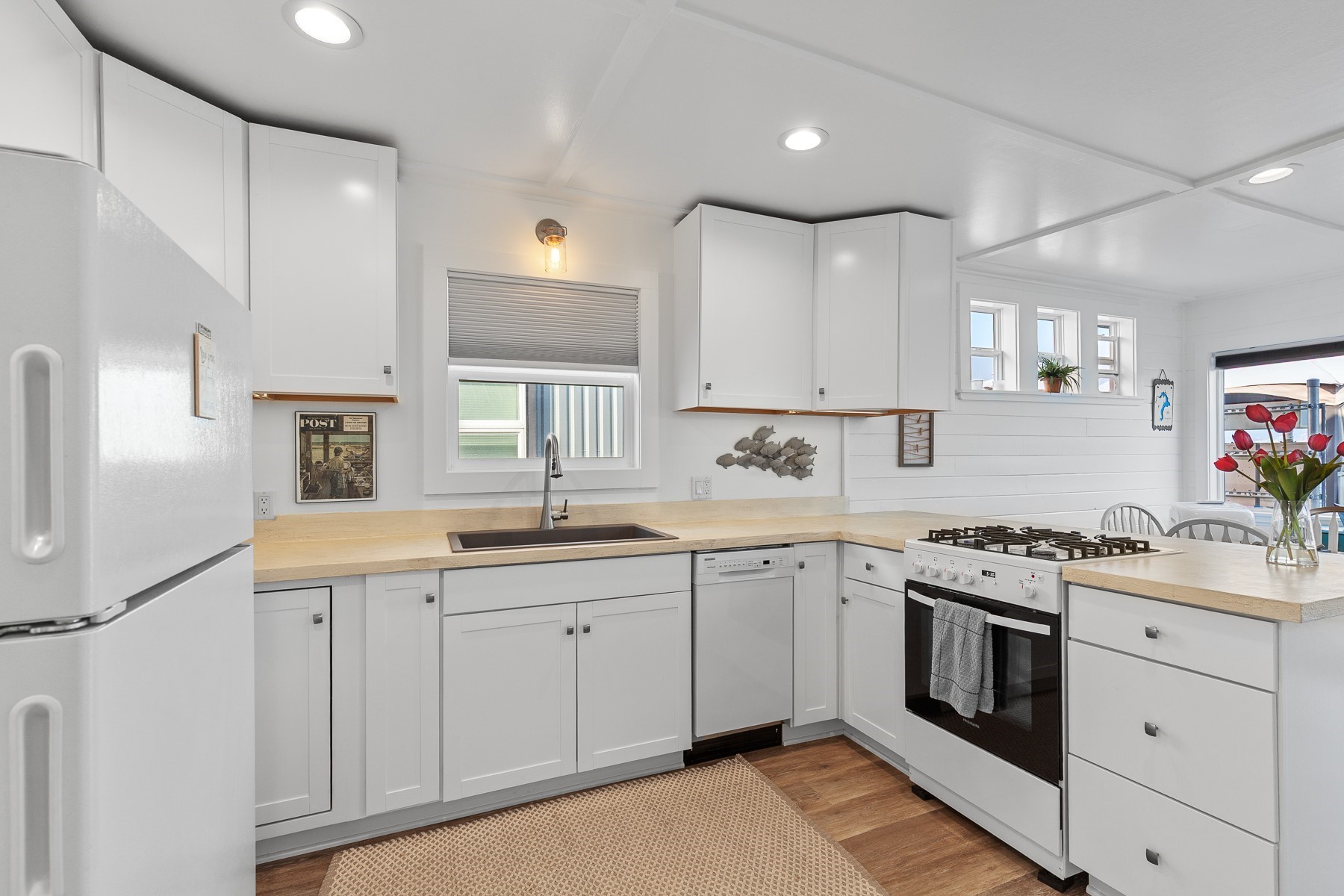  Updated Float Home in Bayview - 物件實景