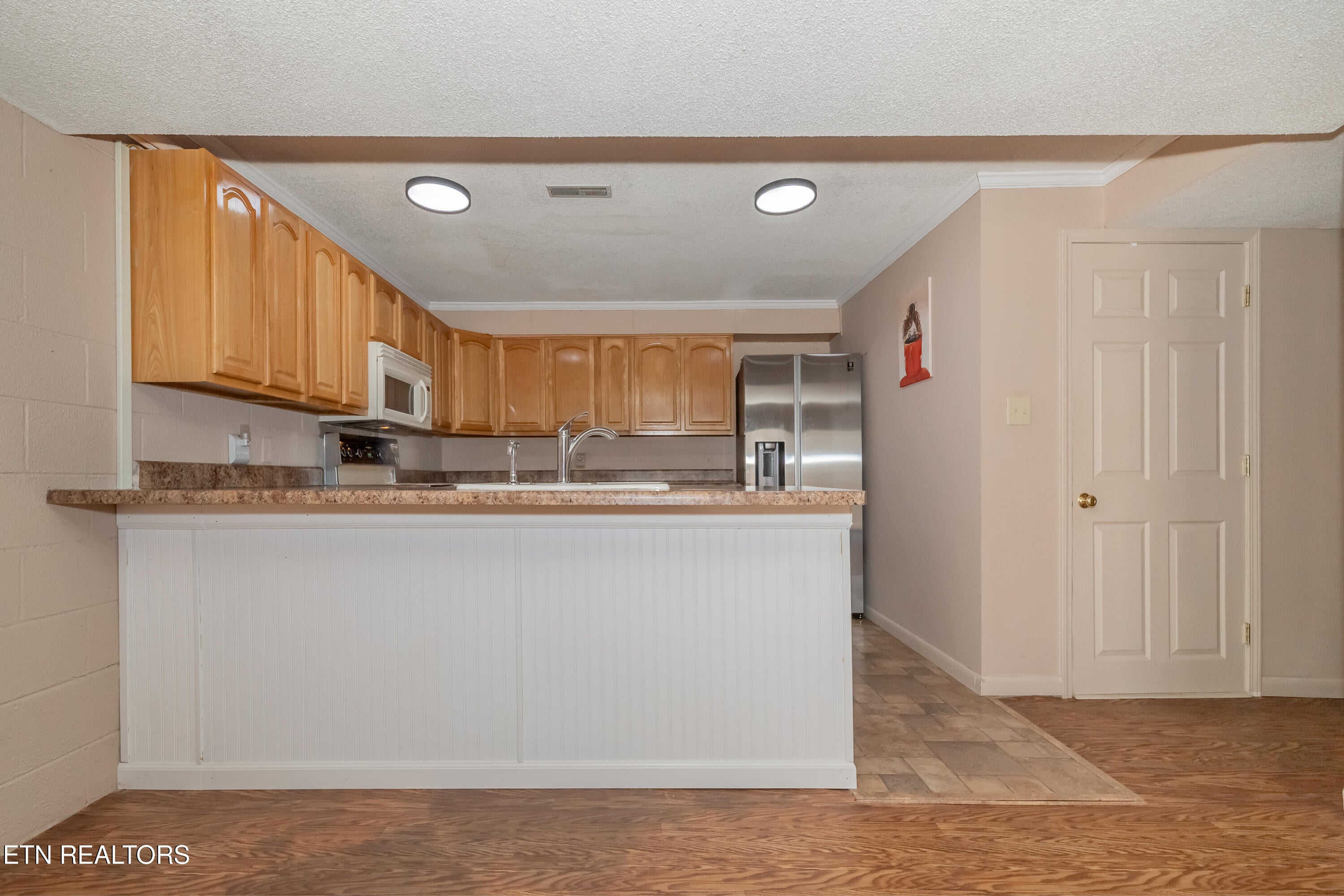 Kingston, Tennessee, 37763, United States, 4 Bedrooms Bedrooms, ,2 BathroomsBathrooms,Residential,For Sale,1850239
