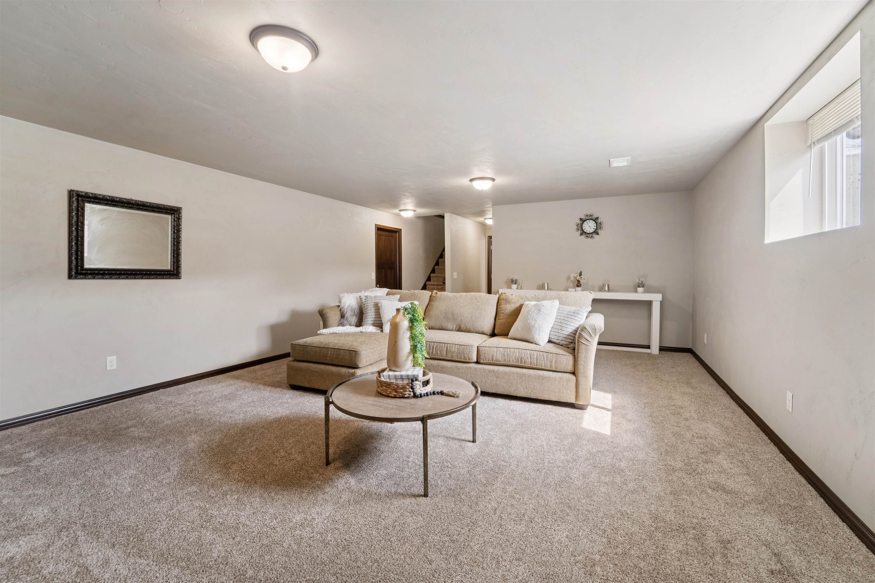 NEENAH, Wisconsin, 54956, United States, 4 Bedrooms Bedrooms, ,3 BathroomsBathrooms,Residential,For Sale,1988309