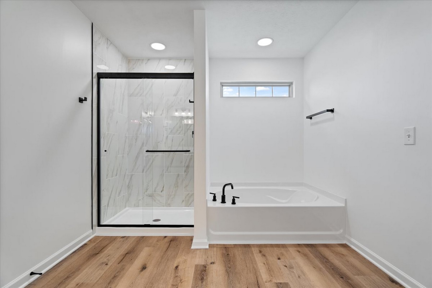  Completely Remodeled Four Bedroom Home on Oversized Lot - 物件實景