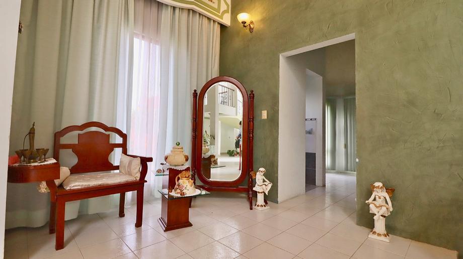Cumbres de Morelia, Morelia, Michoacán de Ocampo, 58278, Mexico, 5 Bedrooms Bedrooms, ,4 BathroomsBathrooms,Residential,For Sale,Cumbres de Morelia,1615409