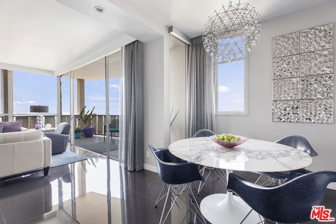 Los Angeles, California, 90027, United States, 1 Bedroom Bedrooms, ,1 BathroomBathrooms,Residential,For Sale,1913700