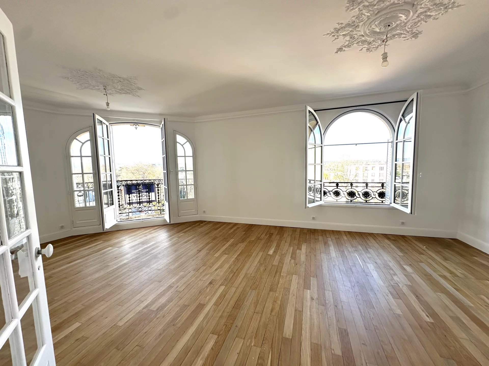 Le Vésinet, Île-de-France, 78110, FR, 2 Bedrooms Bedrooms, ,1 BathroomBathrooms,Residential,For Sale,2003303