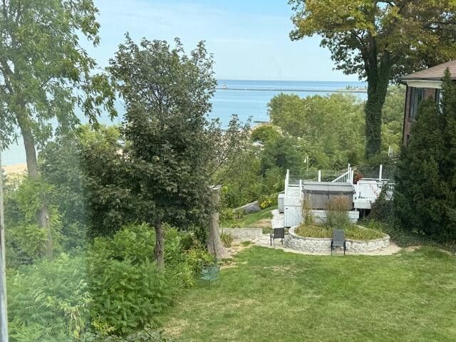 St. Joseph, Michigan, 49085, United States, 2 Bedrooms Bedrooms, ,4 BathroomsBathrooms,Residential,For Sale,1949511