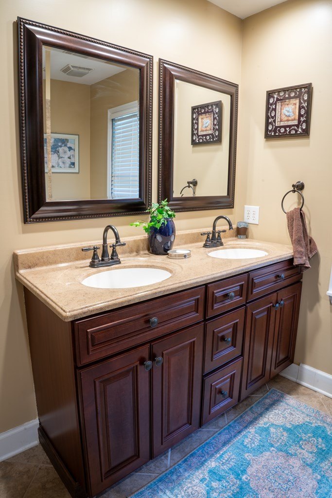 Prestonsburg, Kentucky, 41653, United States, 4 Bedrooms Bedrooms, ,5 BathroomsBathrooms,Residential,For Sale,2048061