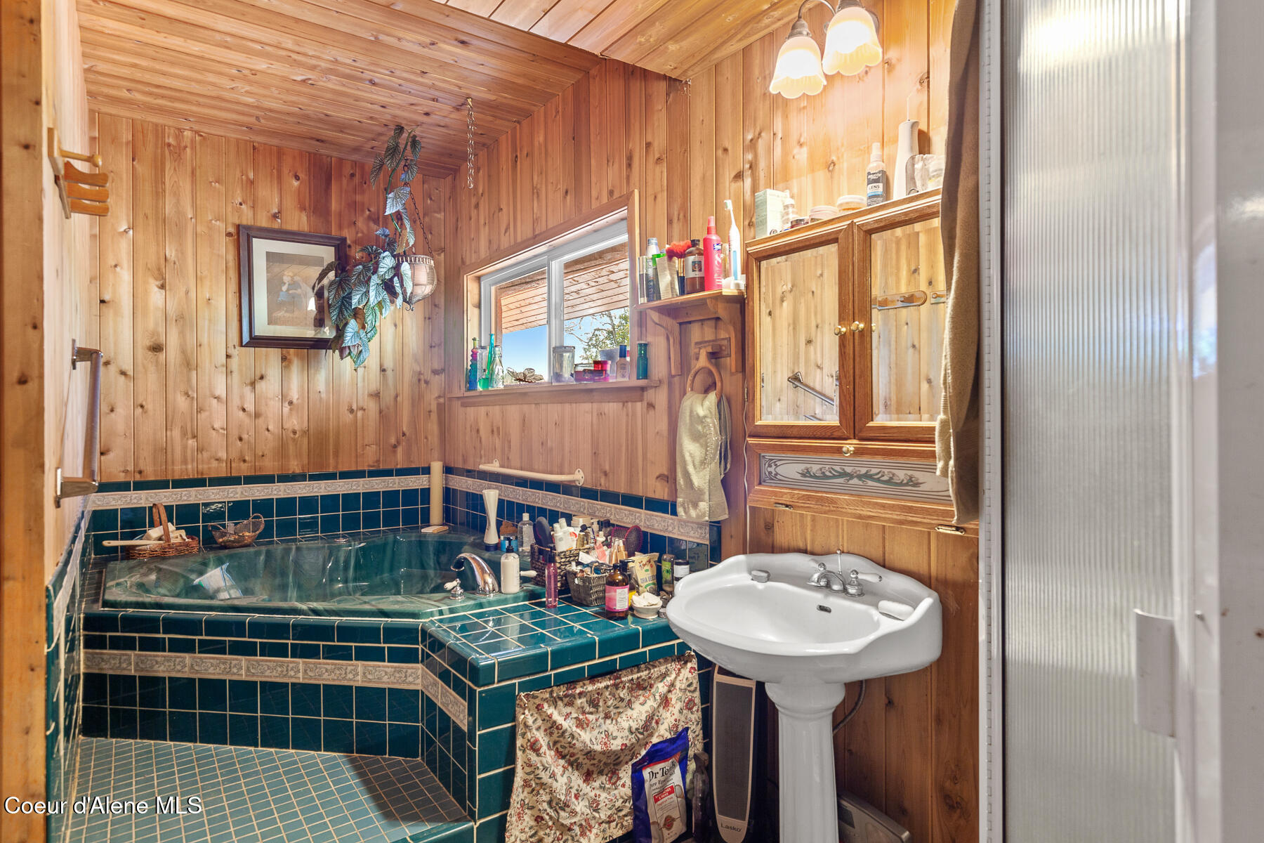 Athol, Idaho, 83801, United States, 4 Bedrooms Bedrooms, ,5 BathroomsBathrooms,Residential,For Sale,1984307