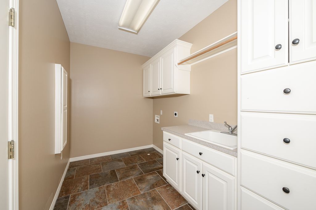 College Station, Texas, 77845, United States, 5 Bedrooms Bedrooms, ,5 BathroomsBathrooms,Residential,For Sale,1876080