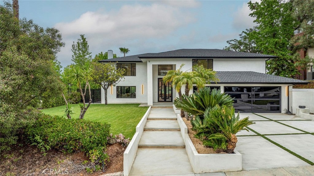 Encino, California, 91316, United States, 6 Bedrooms Bedrooms, ,5 BathroomsBathrooms,Residential,For Sale,1938851