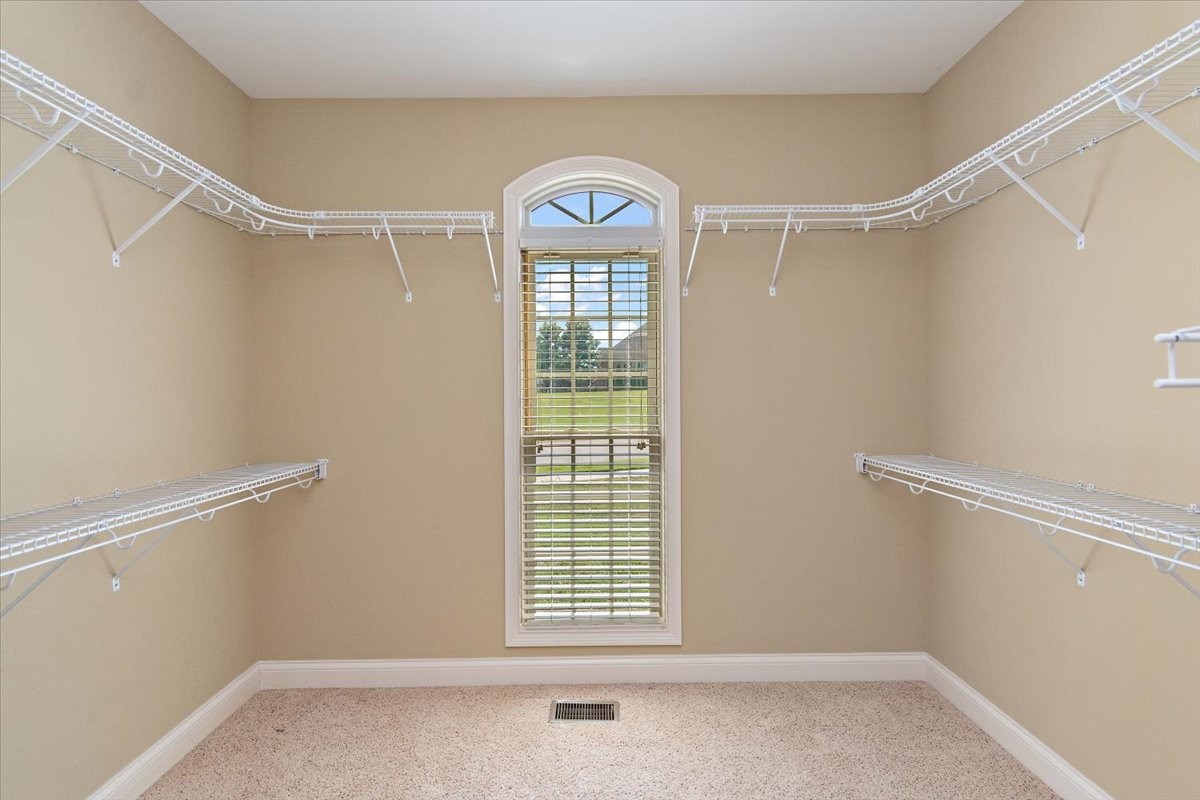 Clarksville, Tennessee, 37043, United States, 4 Bedrooms Bedrooms, ,4 BathroomsBathrooms,Residential,For Sale,1933080