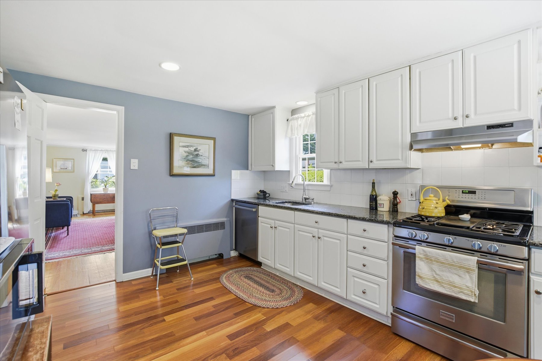  ?Shadylawn? Neighborhood Cape Cod Home With a Flowing Floorplan - 物件實景
