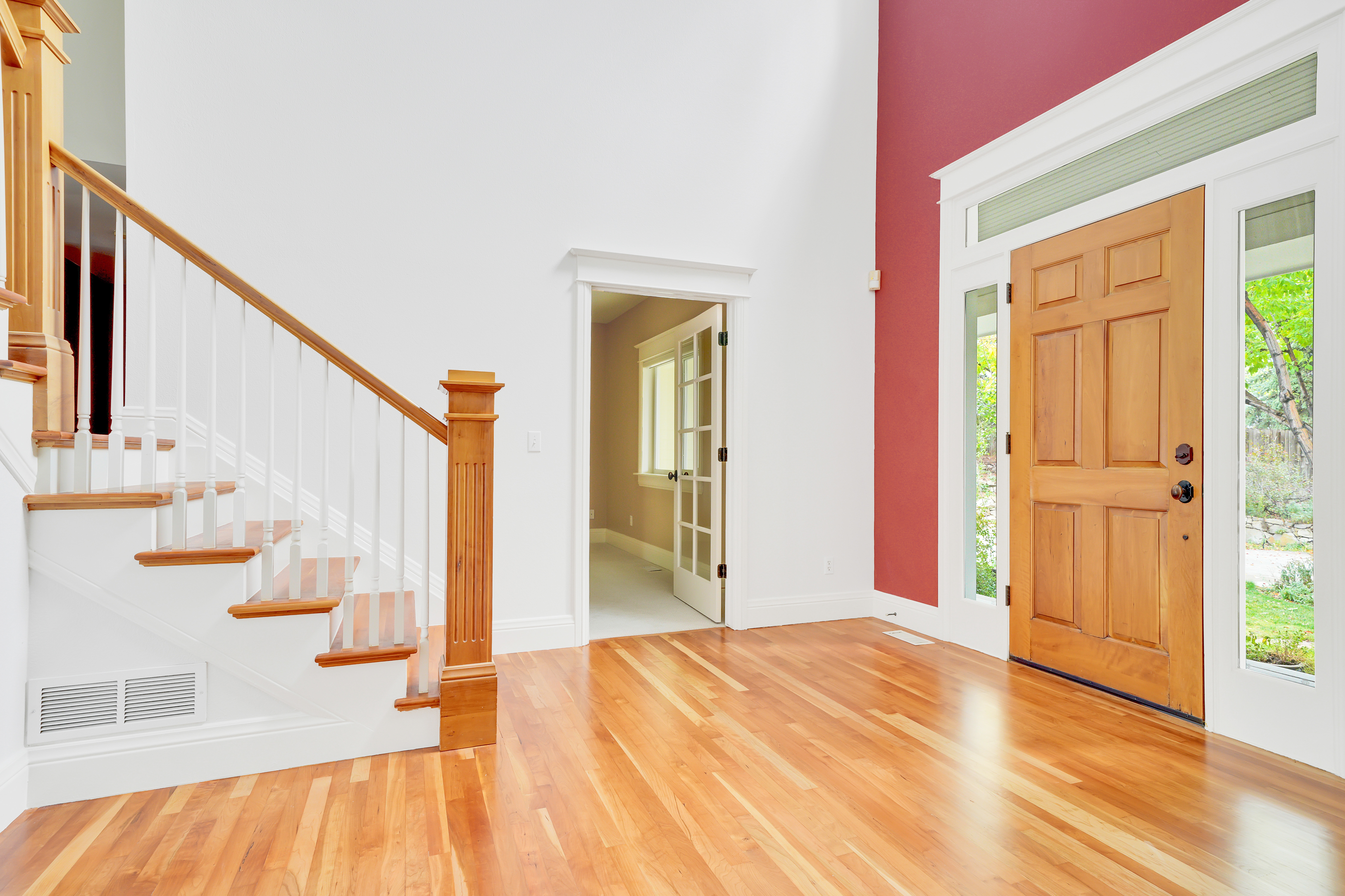  Custom Home with Vaulted Ceilings, Sauna and Wine Storage - 物件實景