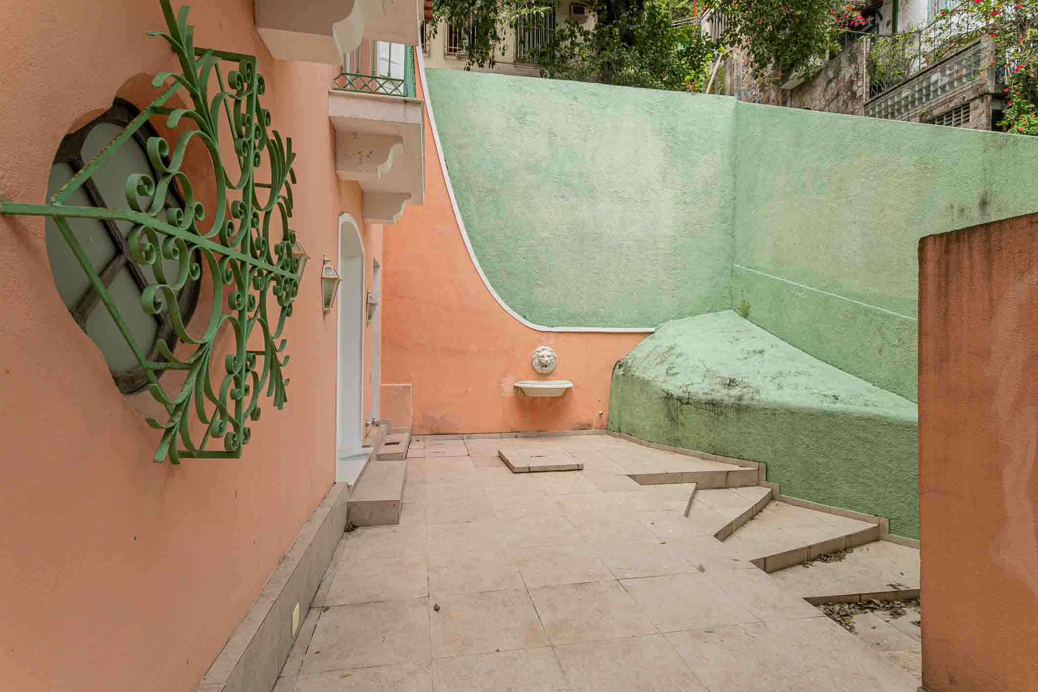  Residence on a quiet street with expansion potential - 物件實景